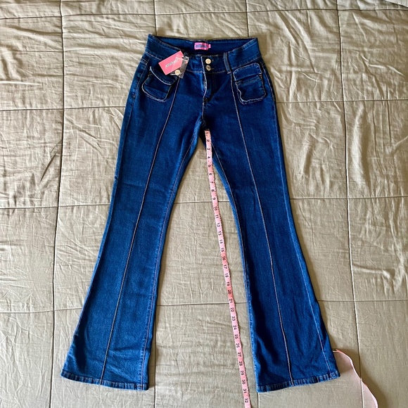 NWT Edikted Flare Leg Stretchy Jeans Size M - Picture 1 of 3